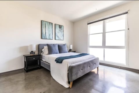 Trendy 3 BDR & 2 BTH in the Heart of Hollywood Condo in Hollywood