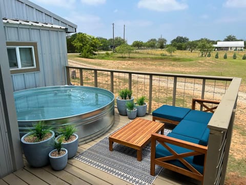 Hollmig Haus - Sleeps 12 with Hot Tub & Beauty Bar House in Fredericksburg