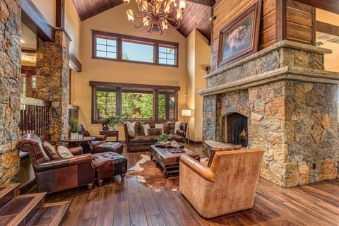 Luxurious 6BR with Hot Tub and Stunning Mountain Views House in Breckenridge