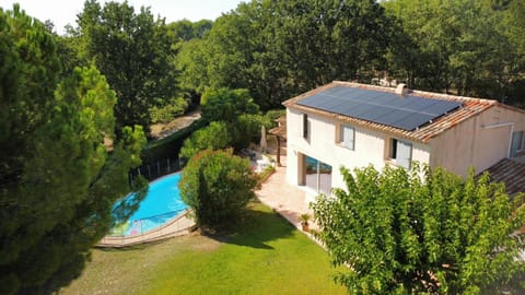 Charming Bastide in Provence Chalet in Rognes