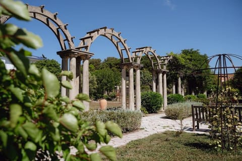 Day, Garden, Garden view, Landmark view