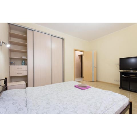 Bed, TV and multimedia, Bedroom, wardrobe