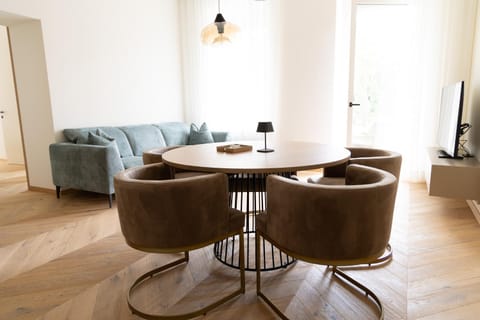 Living room, Seating area, Dining area