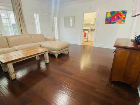 Stylish Gated 1,000sq ft 1BR + Bonus BR in WeHo private designated Garage Chalet in West Hollywood