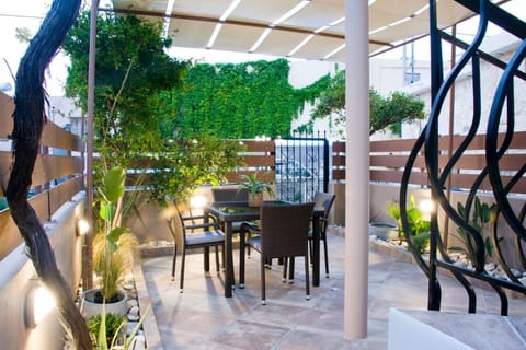 Garden, Balcony/Terrace, Dining area, Inner courtyard view