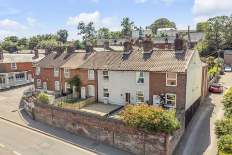 Sleeps 8 City House with Cinema Room and Parking House in Norwich