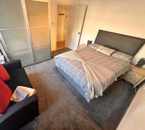 Birmingham Blissful Apartment with 2 Bedrooms Apartment in Shirley