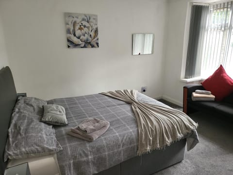 Charming 2-Bed Apartment in Birmingham Eigentumswohnung in Shirley