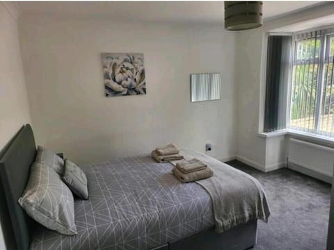 Impeccable 2-Bed Apartment in Birmingham Condo in Shirley
