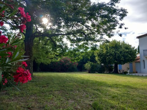 Le Petit Mas des Alpilles en Provence House in Tarascon