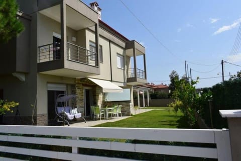 Property building, Garden, View (from property/room), Balcony/Terrace, Garden view