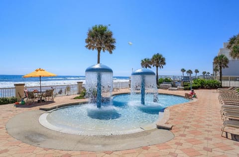 Oceanfront Condo at Daytona Beach Resort Condominio in Holly Hill