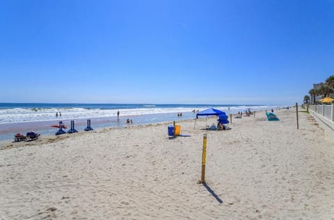 Oceanfront Condo at Daytona Beach Resort Copropriété in Holly Hill