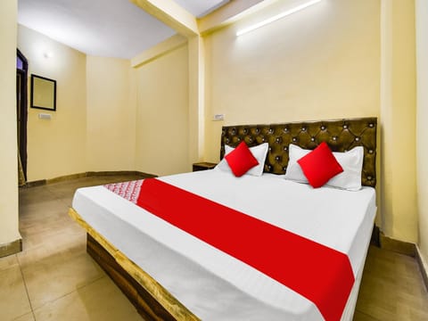 OYO Flagship 81329 Hotel Royal Inn Hotel in Noida