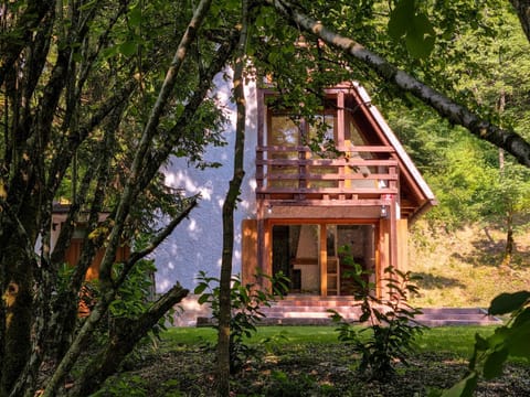 Property building, Day, Natural landscape, Garden, Garden view