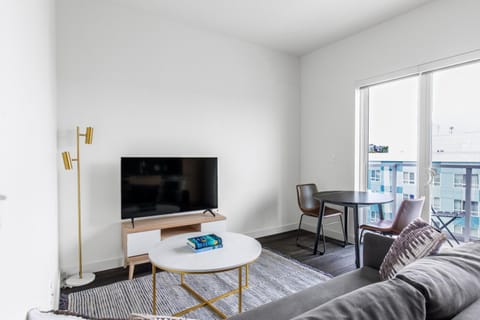 Capitol Hill 1BR w WD Rooftop Lounge nr park SEA-133 Eigentumswohnung in Capitol Hill