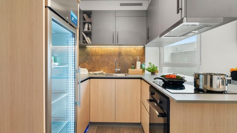 Kitchen or kitchenette, Communal kitchen, oven, stove