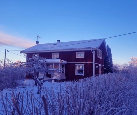 Facade/entrance, Winter