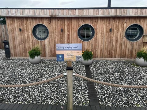 Humberston Boathouse Lodges with Hot Tub - Cleethorpes Beach Cabin Chalet Chalet in Humberston