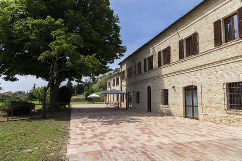 Property building, Garden, Balcony/Terrace