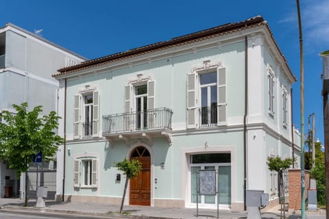 Property building, Day, Street view