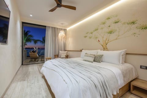 Bed, TV and multimedia, Balcony/Terrace, Photo of the whole room, Bedroom, fireplace