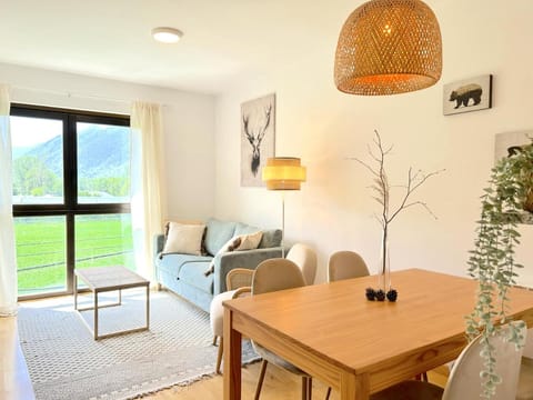 Living room, Dining area, Mountain view