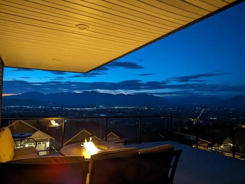 Night, Natural landscape, View (from property/room), Balcony/Terrace, Balcony/Terrace, Mountain view