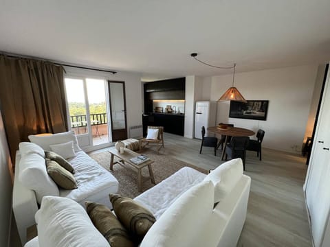 Appt Haut Standing, Balcon, Piscine, Internet, Parking - FR-1-726-27 Apartment in La Croix-Valmer