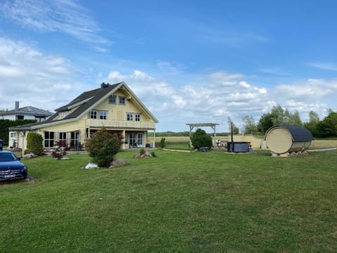 Ferienwohnung mit Balkon für vier Personen und ein Kind Apartment in Kühlungsborn