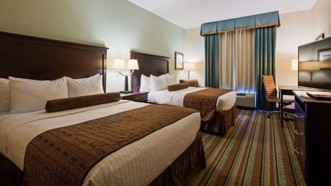 Best Western Plus Chain of Lakes Inn & Suites Hotel in Leesburg