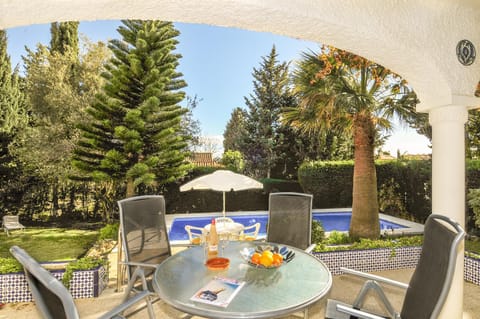 Garden, Dining area, Swimming pool