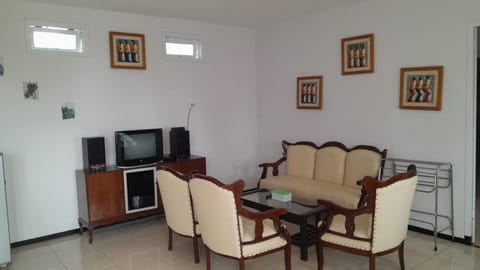 Communal lounge/ TV room, TV and multimedia, Living room, Seating area