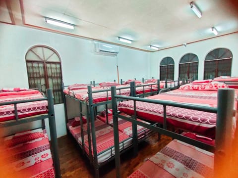 Bed, Photo of the whole room, Bedroom, bunk bed, air conditioner