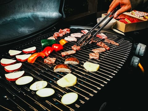 BBQ facilities, Food and drinks