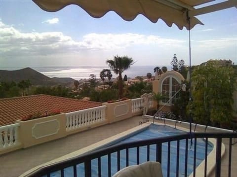 Ferienhaus in Chayofa mit Beheiztem Pool und Meerblick House in Abona