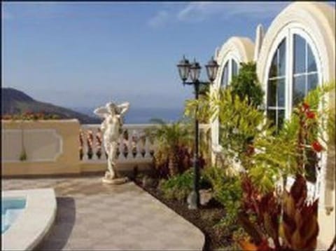 Ferienhaus in Chayofa mit Beheiztem Pool und Meerblick House in Abona