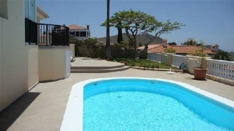 Ferienhaus in Chayofa mit Beheiztem Pool und Meerblick House in Abona