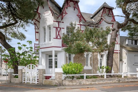 Property building, Facade/entrance, Off site