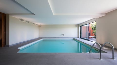 SUITE & POOL-Como House-160 mt-Private Indoor Swimming Pool, heated all year-Private Covered Parking-Private Garden and terrace-Fully equipped Kitchen Wohnung in Como
