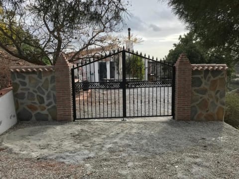 Schönes Ferienhaus in Cmpeta mit Großem Pool House in Río de Torrox