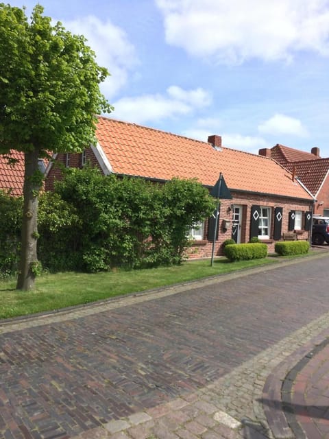 Modernisiertes und hell eingerichtetes Ferienhaus mit eigenem Garten ideal für Familien House in Emden