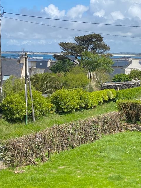 Chez Pierrot et Lucienne au bord de la mer House in Plouguerneau