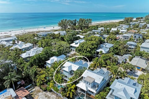 Reef Romance managed by Beach Retreats House in Holmes Beach