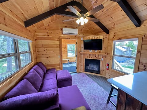 BMV4 Tiny Home with sleeping loft House in Twin Mountain