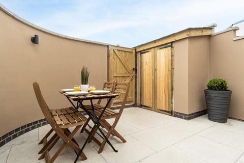 Patio, Garden, Dining area