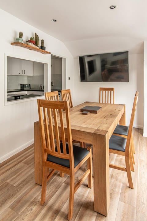 Brighton & Hove Beach - group or family fun Apartment in Hove