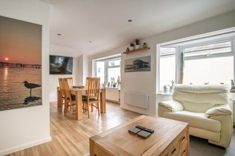 Brighton & Hove Beach - group or family fun Apartment in Hove