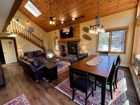 New Property! Updated 3 bed 3 bath condo with mountain ski slope views in Bretton Woods Maison in Carroll