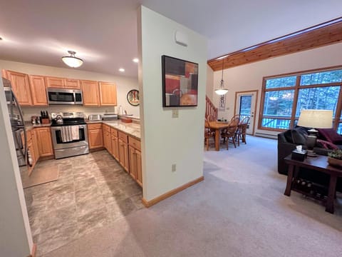 MW74 cozy spacious 2-bedroom Bretton Woods home close to Mt Washington Hotel Haus in Carroll